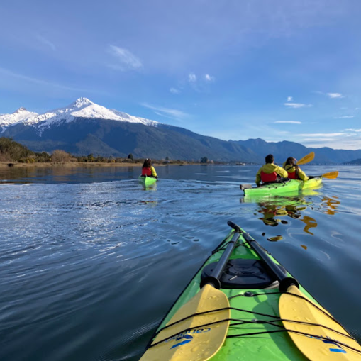 Kayak en el fiordo de Reloncaví