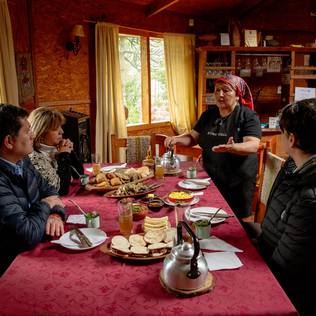 Viaje de saberes y sabores ancestrales en Llifén