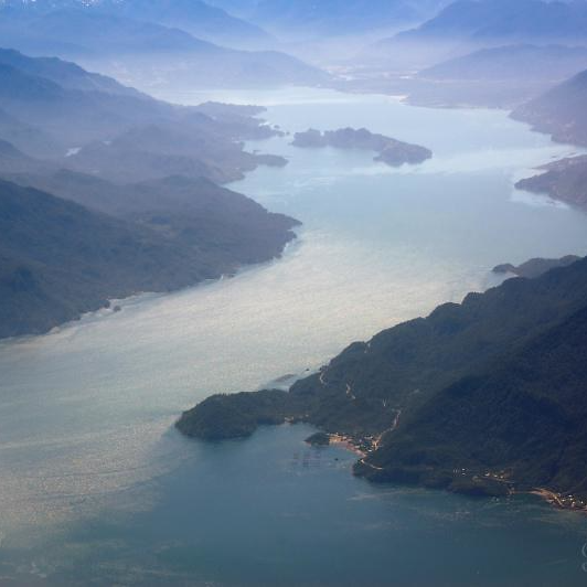 Kayak en el fiordo de Reloncaví