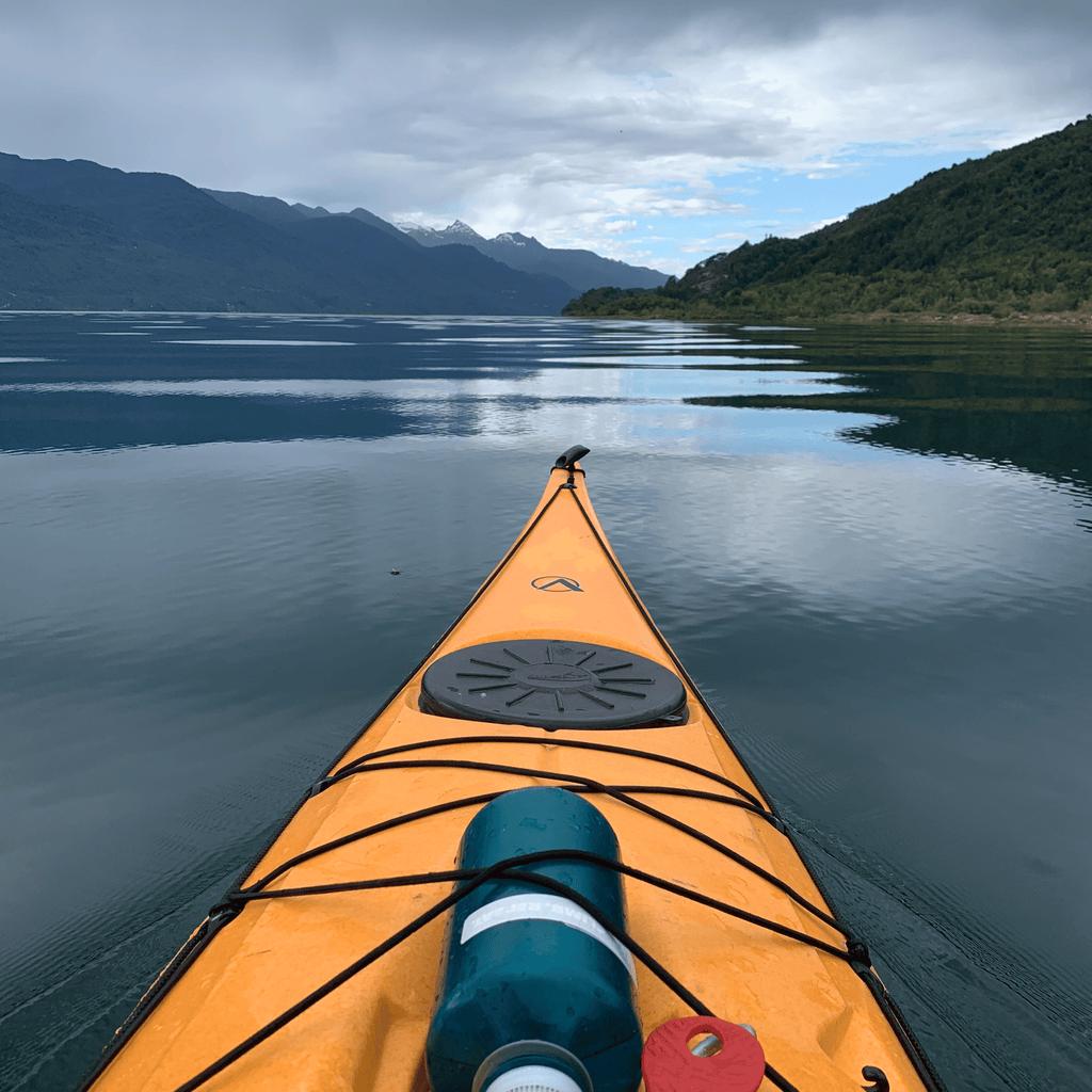 Kayak en el fiordo de Reloncaví