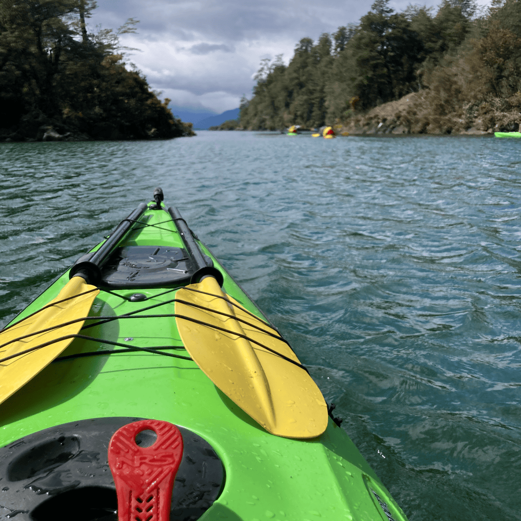 Kayak en el fiordo de Reloncaví