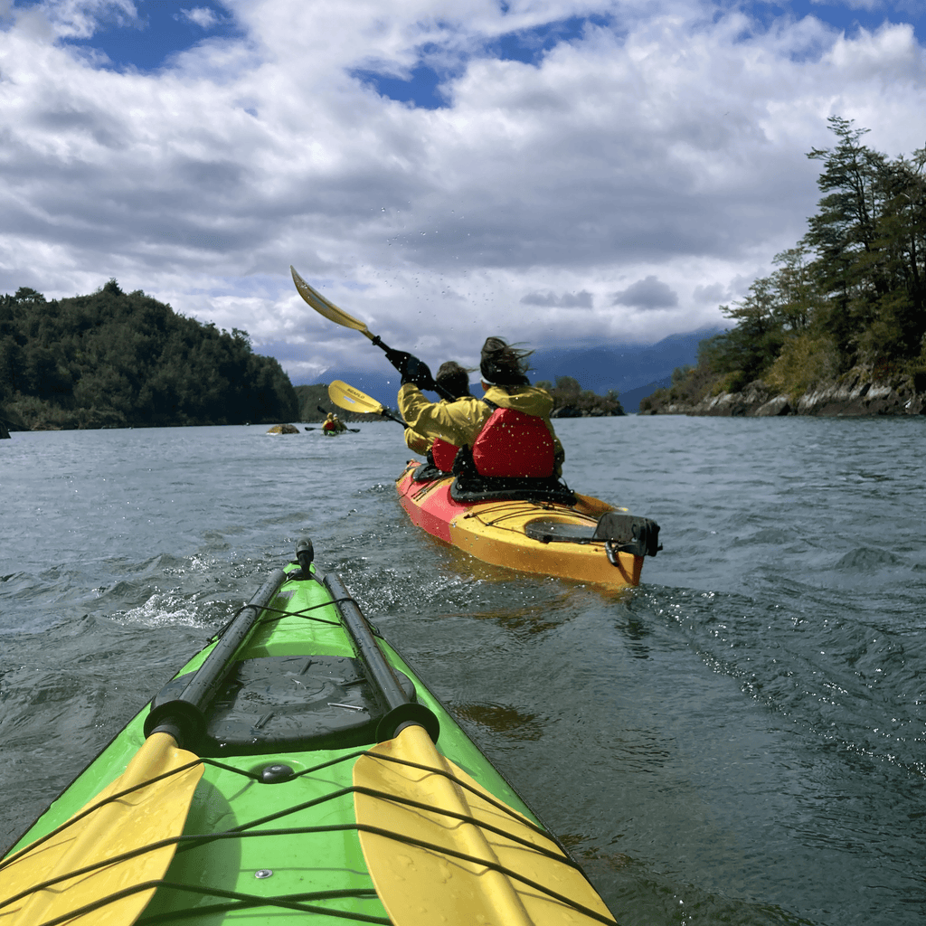 Kayak en el fiordo de Reloncaví