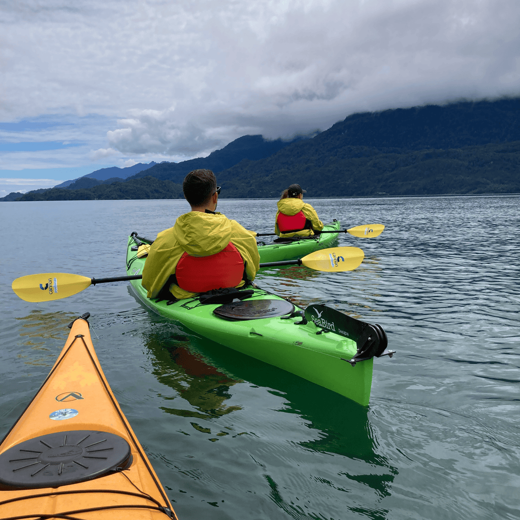 Kayak en el fiordo de Reloncaví