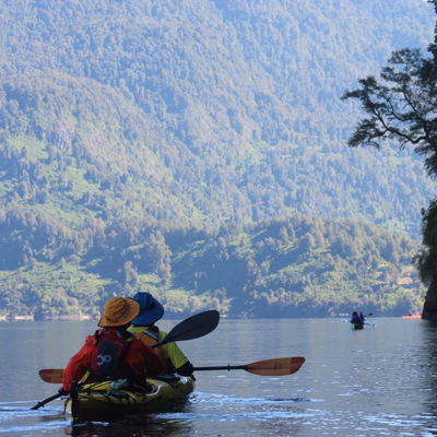 Experiencia Kayak Lago Maihue - Río Huainahue y termas de Chihuio