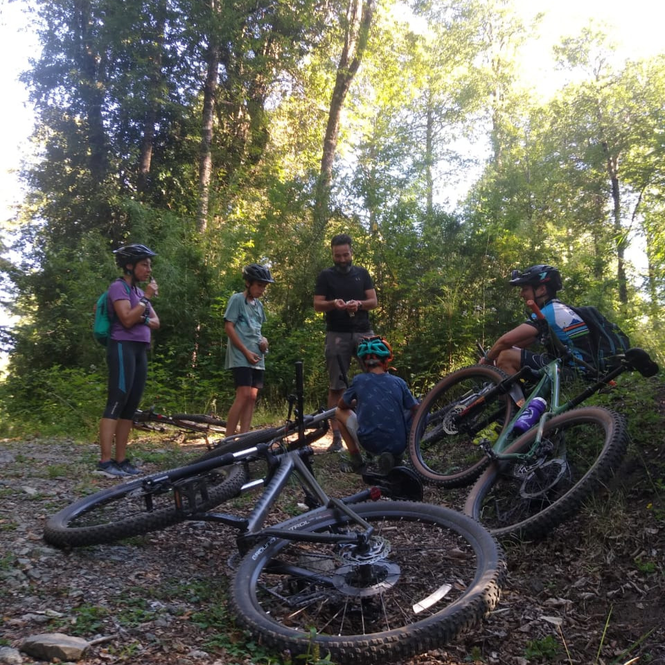 Tour de Mountain Bike - Mínimo 2 personas