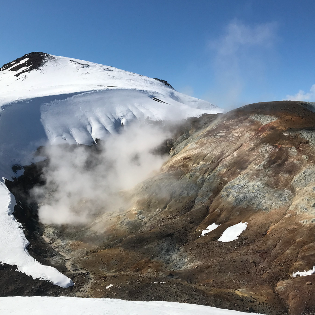 Ascensión a azufreras en Cordón Caulle - Invierno