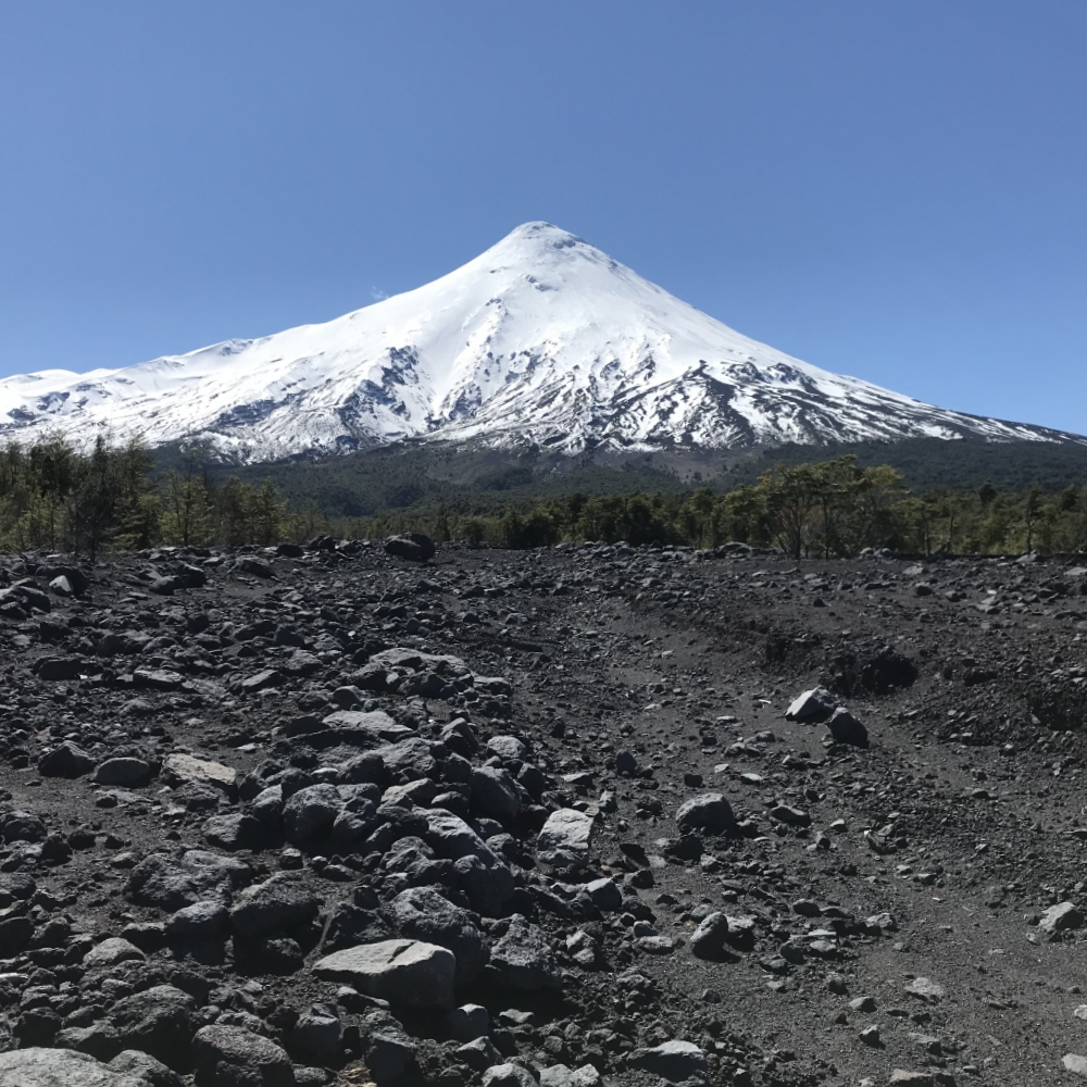 Trekking El Solitario, Cráter Rojo, Saltos del Petrohué, Lago Esmeralda - Servicio premium