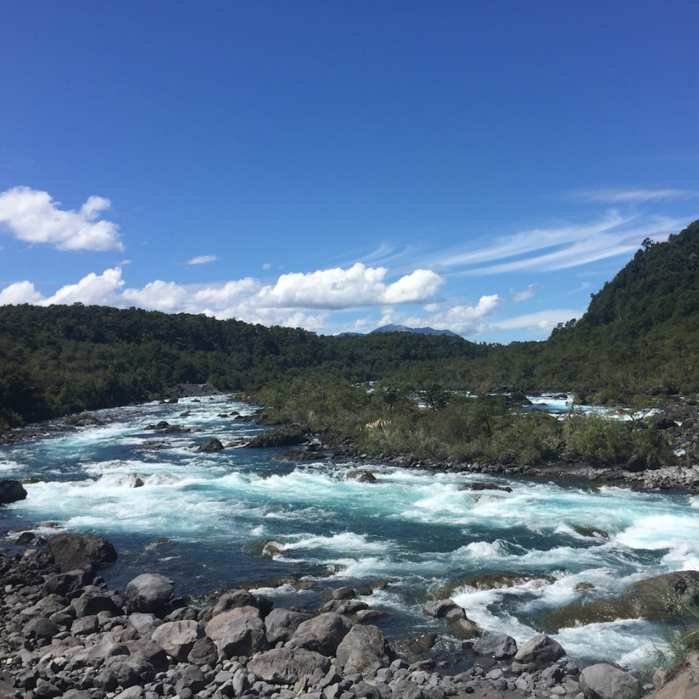 Trekking El Solitario, Cráter Rojo, Saltos del Petrohué, Lago Esmeralda - Servicio premium
